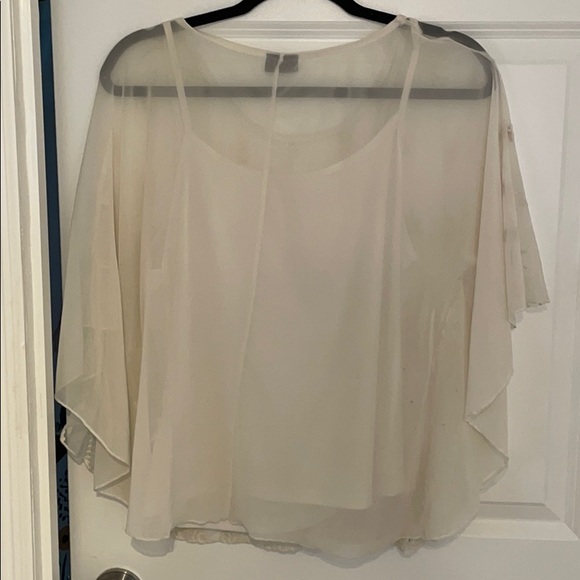 Flowy white blouse with floral details - Picture 3 of 3